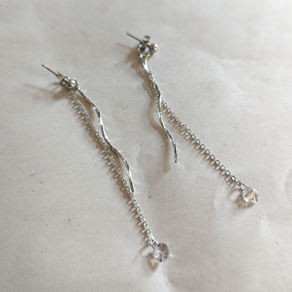 Earrings - Dangling - Picture 1 of 2
